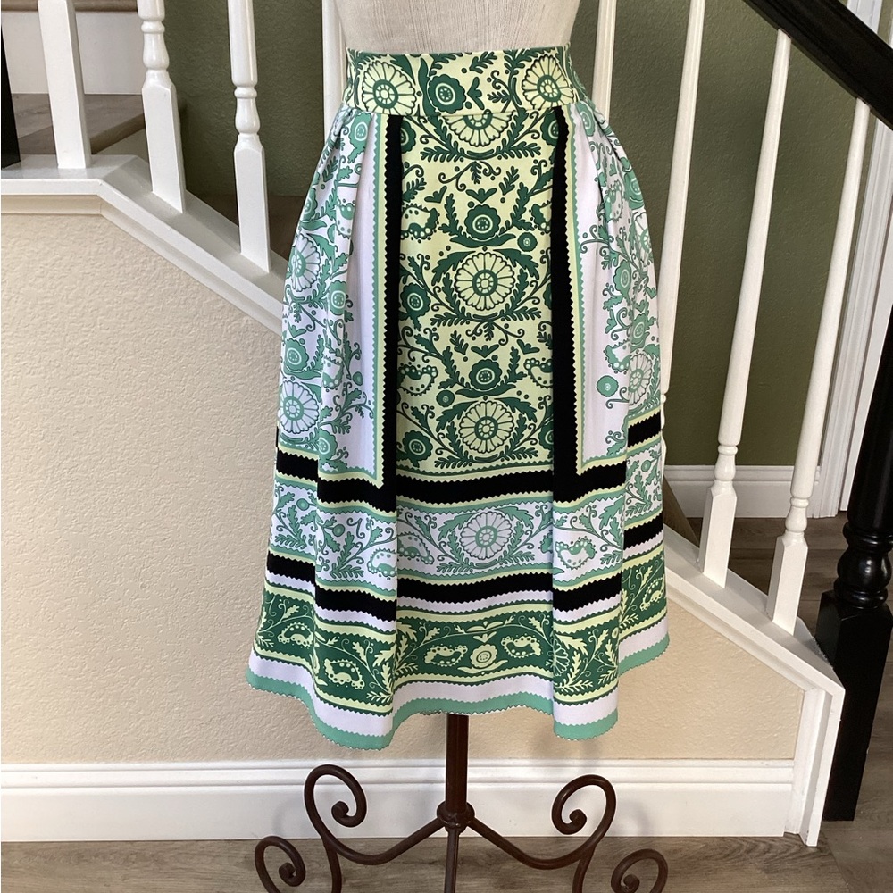 Eva Mendes Elegant Green Patterned Skirt